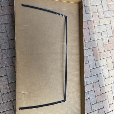 87-93 Mustang Exterior Windshield Glass Trim Molding Front 1987-1993 OEM 555 - Image 1 of 4