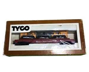 HO Scale "Great Northern" Freight Train Flat Car Loaded With Three Tractors #2 - Picture 1 of 10