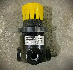 PARKER Compressed Air Regulator: 1/4" NPT, 300 Max psi, Miniature 14 CFM - Picture 1 of 4