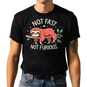 Camiseta Not Fast Not Furious Funny Sloth - Camiseta Humorosa Perezosa - Imagen 1 de 31