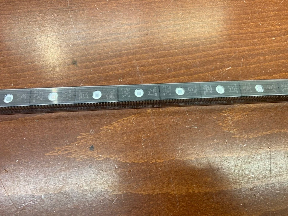 5-PCS AMD AM27C128255DI 16K x 8 28 Pin Ceramic DIP EPROMs UVPROM 250ns CDIP28 - Image 1 of 4