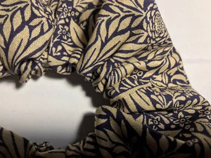 Handmade 100% Cotton William Morris Larkspur Navy Print Scrunchie - Picture 1 of 9