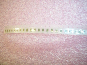 QTY (200) 330pf 50V 5% NPO 1206 SMD CERAMIC MLCC CAPACITORS 12065A331JAT2A AVX - Picture 1 of 2