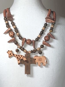 Collar Safari Madera Animales Jirafa Búfalo Cruz Salmón Color Cuentas De Colección - Imagen 1 de 11
