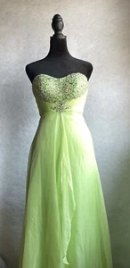 Grünes Ball Brautjungfernkleid von MacDuggal Größe 0. - Bild 1 von 10