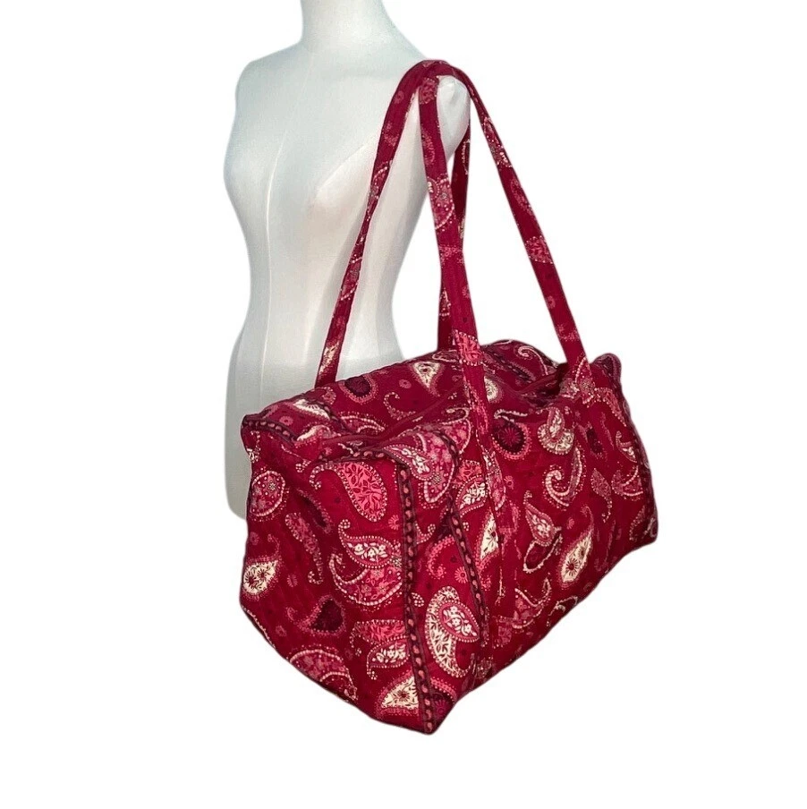 Bolso de viaje Vera Bradley rojo cachemir acolchado correas largas y cierre de cremallera Foto 1 de 4