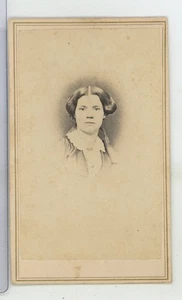 Junge Frau gebundenes Haar ausgefallenes Halsband Bogardus New York CDV Carte de Visite um 1865 - Bild 1 von 2