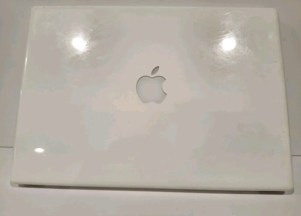 Apple Macbook A1181 13.3" Laptop PARTS ONLY White Untested  - Image 1 of 4