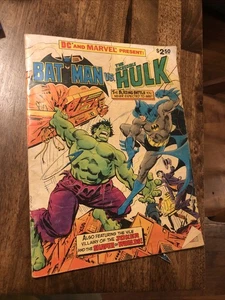 DC Comics y Marvel 1981 Batman vs The Incredible Hulk tamaño del tesoro - Imagen 1 de 17