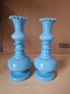 Coppia di vasi vittoriani in vetro blu opalino bordo arricciato alti 28 cm - Foto 1 di 8