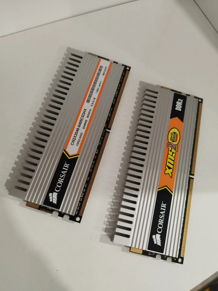 Corsair XMS2 CM2X2048-6400 4 GB (2 x 2gb) PC2-6400 DDR2-800 800MHZ RAM Memory - Immagine 1 di 1