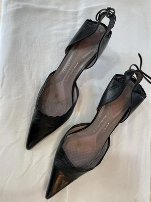 Eslinga trasera Anya Hindmarch de cuero negro, talla 39,5 Foto 1 de 4