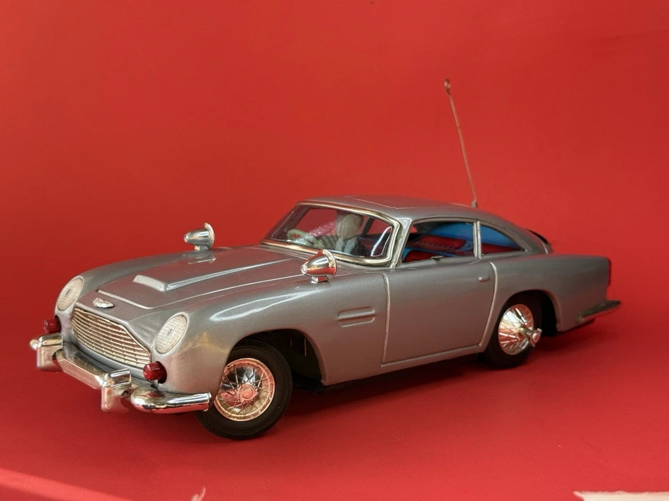 Gilbert Toys Japón Aston Martin DB5 1965 James Bond 007 en excelente estado Foto 1 de 4