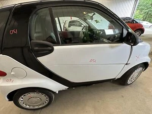 08-16 SMART FORTWO COUPE PASSENGER RIGHT FRONT DOOR CRYSTAL WHITE/BLACK EAZ/EN1U - Picture 1 of 8