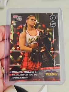 Tarjeta de novato Ronda Rousey 2018 Topps AHORA WWE Wrestlemania 34 #30 radiocontrol con Kurt Angle - Imagen 1 de 2