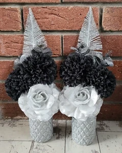 2er SET, HANDGEFERTIGTE KÜNSTLICHE SCHWARZ-SILBERNE BLUMEN, 38cm, SILBER GLITZER GLASVASEN - Bild 1 von 5