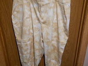 NWT Lane Bryant Women Yellow & White Plus Size 20 Crop Mid Rise Jogger Pants - Picture 1 of 6