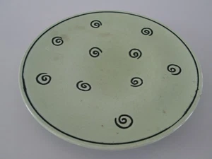 UNUSUAL SUSIE COOPER POTTERY 8.75" DIA PLATE GREEN GLAZE RAISED DARK SWIRLS E27 - Picture 1 of 6