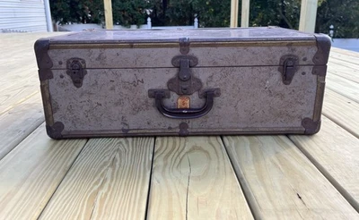 Maleta de equipaje de metal estándar gris vintage con tampón maletero de viaje  Foto 1 de 4