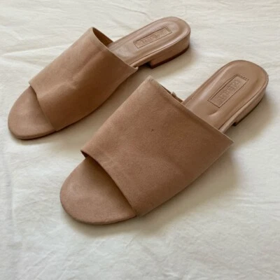Sandalias sin cordones Forever 21 imitación gamuza mula beige talla 7,5 punta abierta Foto 1 de 4