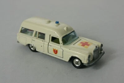 Matchbox King Size K6 Mercedes Krankenwagen - Bild 1 von 4