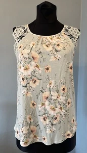 H&M Green Floral Lace Top Size S - Picture 1 of 5