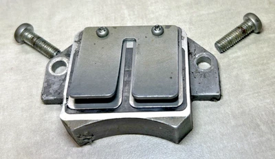 Suzuki RM370 RM250 RM125 1976-1977 + Más Conjunto de soporte de jaula de válvula de caña OEM Foto 1 de 4