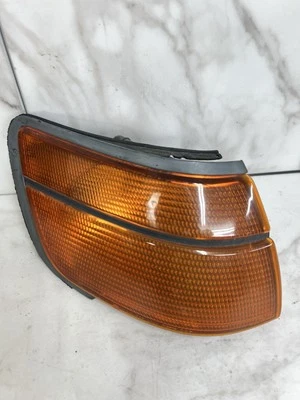 88 89 TOYOTA CELICA PASSENGER RIGHT SIGNAL CORNER MARKER LIGHT St162 St165 Oem - Image 1 of 4