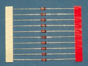 10 diodi Zener 62 V / 1,3 W - Foto 1 di 1