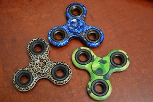 3 PCS ASSORT MIXED FIDGET FIDDLE HAND TRI SPINNER SENSORY TOY - Picture 1 of 1