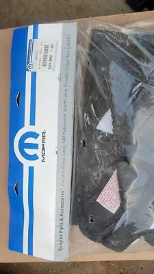 14-16 Jeep Grand Cherokee front end cover bra Mopar 8221 3908 - Image 1 of 4