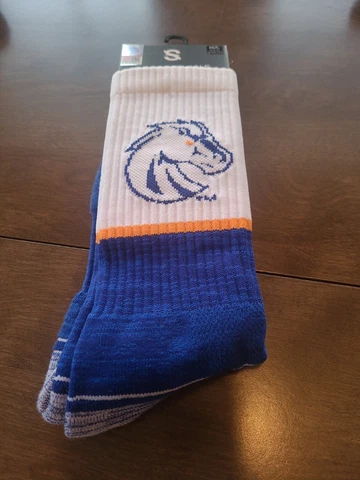 Nice Strideline Boise State Broncos Size M/L Socks. NWT Cover
