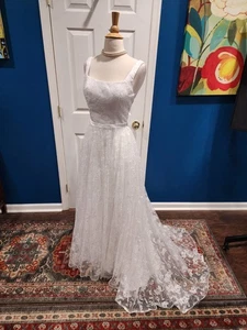 Charming Lace A Line Wedding Dresses Size 2  Applique Bridal Gown Sweep Train - Picture 1 of 8