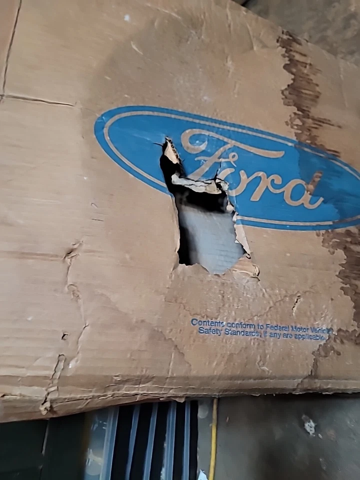 Cubierta del ventilador del radiador Ford Explorer 1995-2001 nuevo fabricante original F5TZ-8146-B Foto 1 de 3