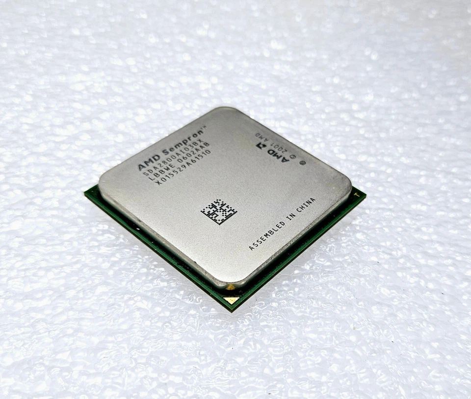 AMD Sempron 64 2800+ 1.6 GHz - SDA2800AIO3BX Socket 754 - Image 1 of 1
