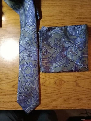 Corbata Nautica púrpura con diseño gris cachemir ancho clásico. Además pañuelo. Foto 1 de 3