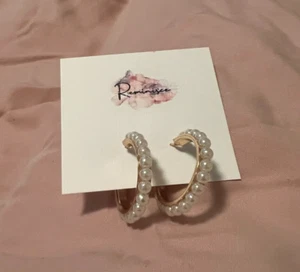 Gold with white Pearl Twist Earring Clip Huggie Hoop - Picture 1 of 1