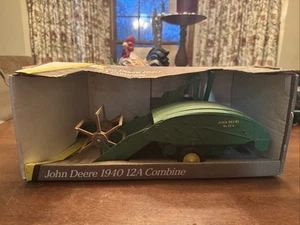 NEW Ertl 1940 JOHN DEERE 12A Combine 1:16 Die Cast Metal 5601 USA ORIGINAL - Picture 1 of 6