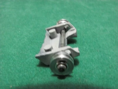 Vintage - Dinky Toys 135 - TRIUMPH  2000  Avantreno anteriore originale  - Immagine 1 di 2