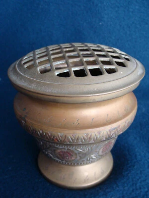 Censario de latón grabado con rana - India - 3,5" de alto Foto 1 de 4