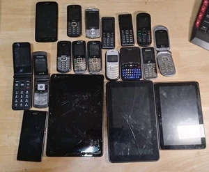 Lot téléphone portable ancien vintage pièces d'occasion réparation ferraille 16 téléphones et 3 tablettes. - Photo 1 sur 24