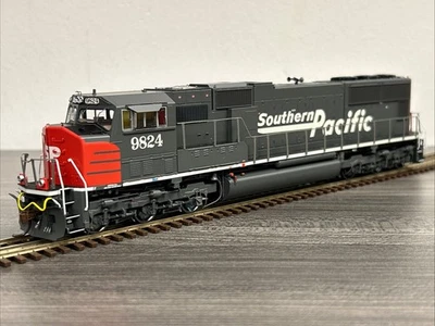 Athearn Genesis HO ATHG69206 SD70M Locomotive Southern Pacific #9824 NOS! - Image 1 of 4