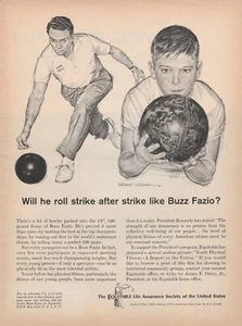 1963 Equitable Life anuncio impreso vintage ilustrador deportivo Robert Riger Buzz Fazio - Imagen 1 de 1