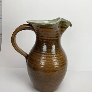 Pottery Glazed Pitcher Stoneware Brown Exterior Gray Interior Signed Vintage - Foto 1 di 14