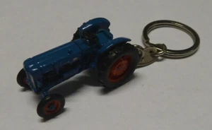 TRACTOR KEYRING FORDSON POWER MAJOR by Universal Hobbies - Picture 1 of 4