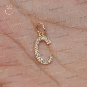 Colgante inicial C de oro amarillo sólido de 14k hecho a mano pavé de diamantes joyería alfabeto C - Imagen 1 de 10