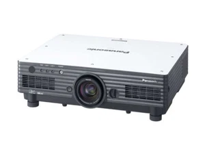 Panasonic PT-D5700 1024x768 Large Venue Projector DVI VGA 6000 Lumens - Photo 1/3