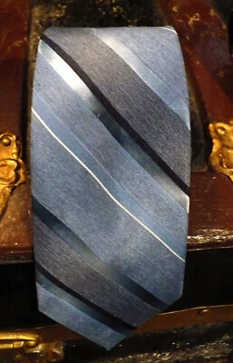 Cavalier necktie, made in USA from imported fabric, 3.5" w, 58" L, preowned - Image 1 of 3