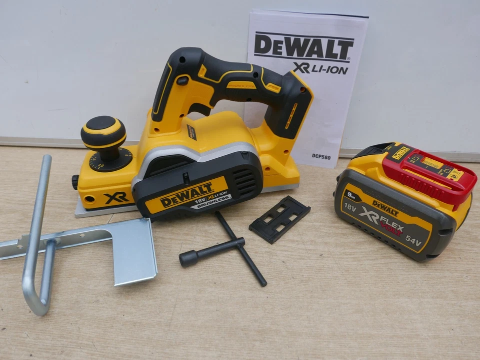 DeWalt DCP580 18v xr planer & side fence bare unit DCB182 4 ah battery