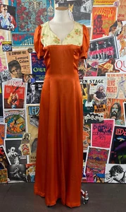 Vestido De Colección Años 60-70 Naranja Óxido Corte Sesgado Floral Satinado Manga Corta XS - Imagen 1 de 9